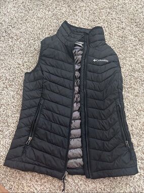 Columbia Black Quilted Lightweight Vest with Logo